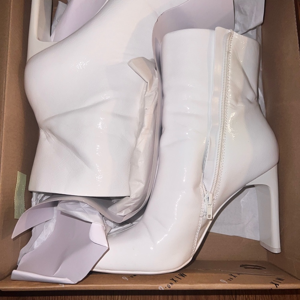 Nice pair of boots for sale. Only worn a couple of times;Downsizing my closet